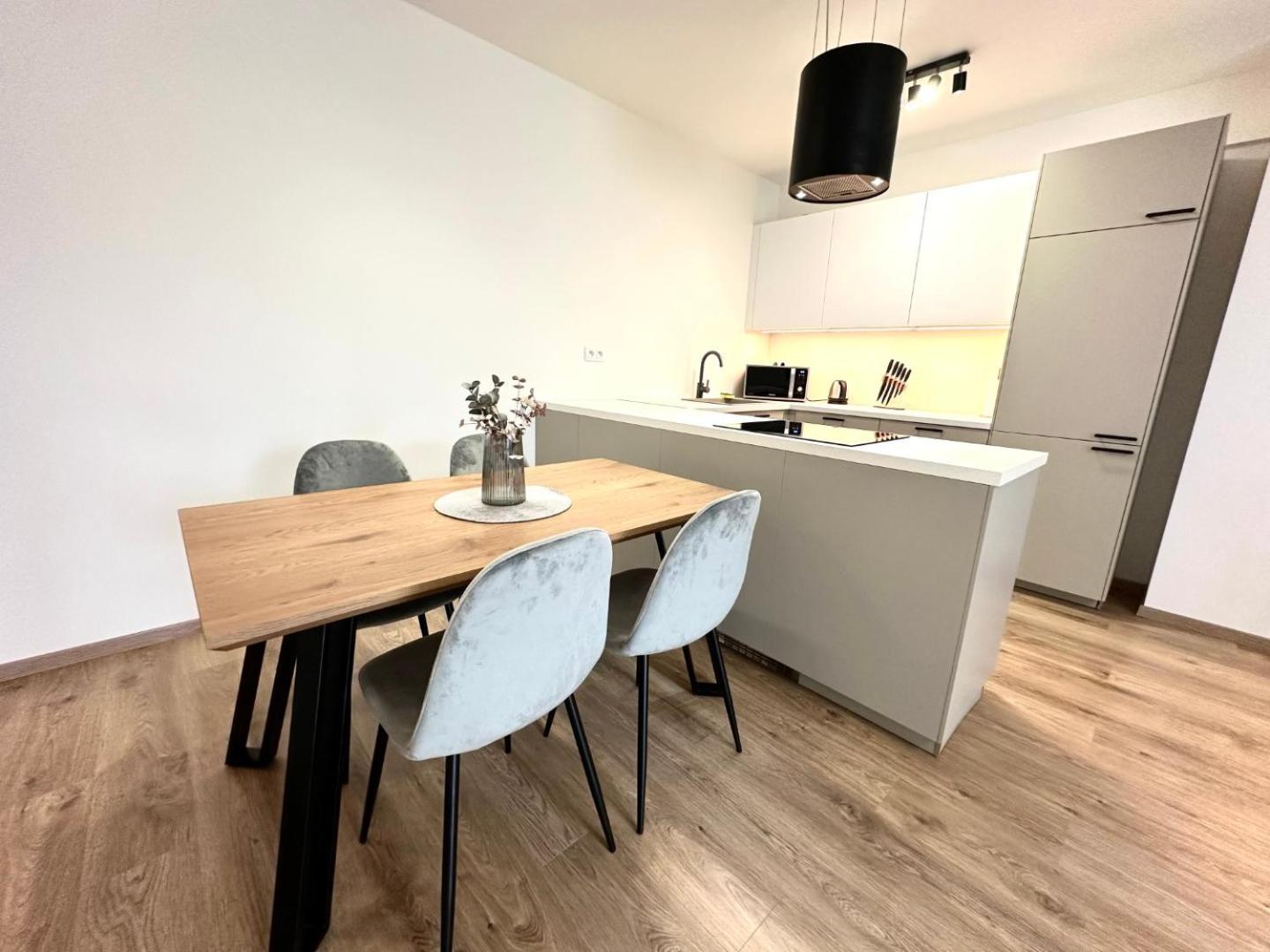 2 Room Apartment, New Building, Balcony, 208 Rovinka Екстер'єр фото